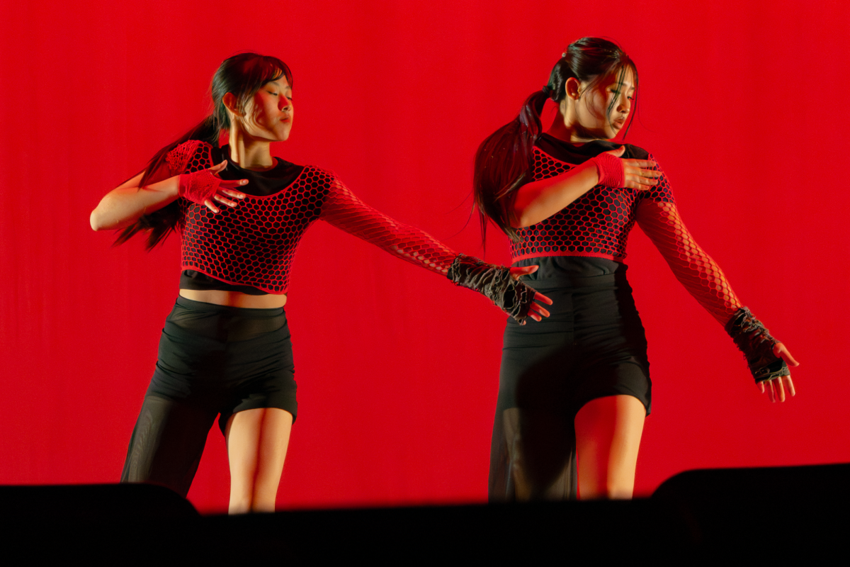 TITANS TAKE THE STAGE Kari Ly (left) and Tiffany Cheung (right)
dance to "Train Wreck" at Preview Night on Oct. 8. 